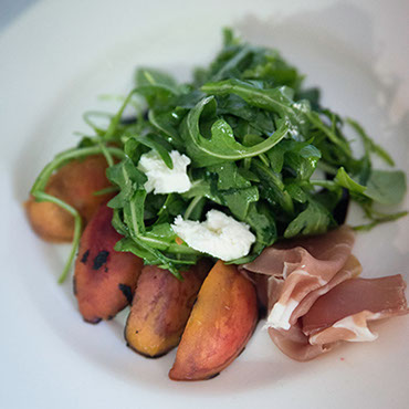 Arugula With Grilled Peaches and Prosciutto